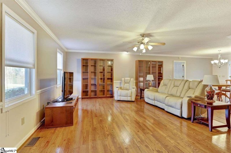 Property image 3 at 2901 E Georgia Road, Simpsonville, SC 29681