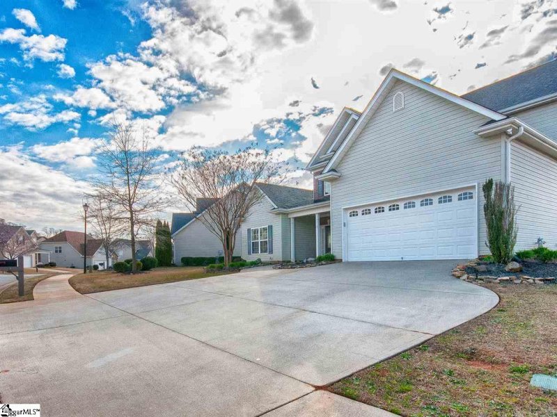Property image 2 at 2 Hollander Drive, Taylors, SC 29687