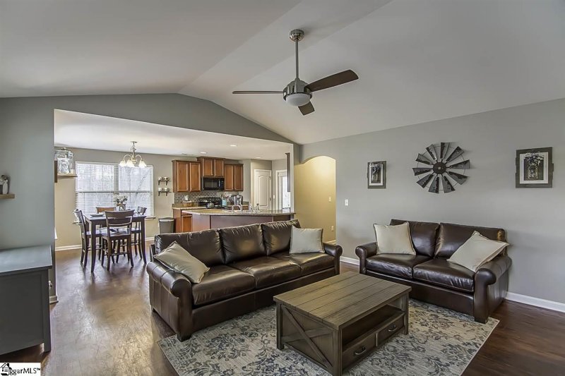 Property image 5 at 155 Autumn Hill Road, Greer, SC 29651