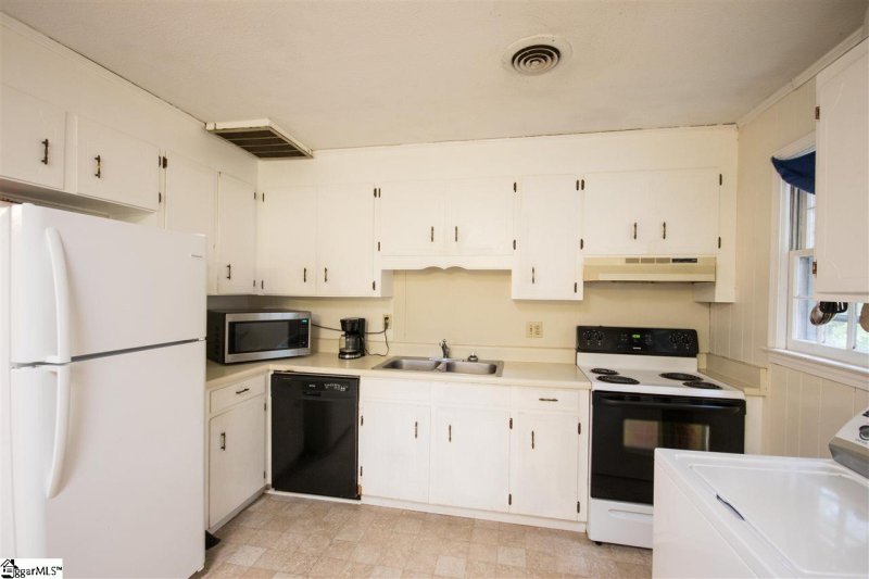 Property image 4 at 100 PATTON Street, Fountain Inn, SC 29644