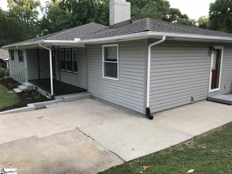 Property image 3 at 208 Thornwood Drive, Taylors, SC 29687-8