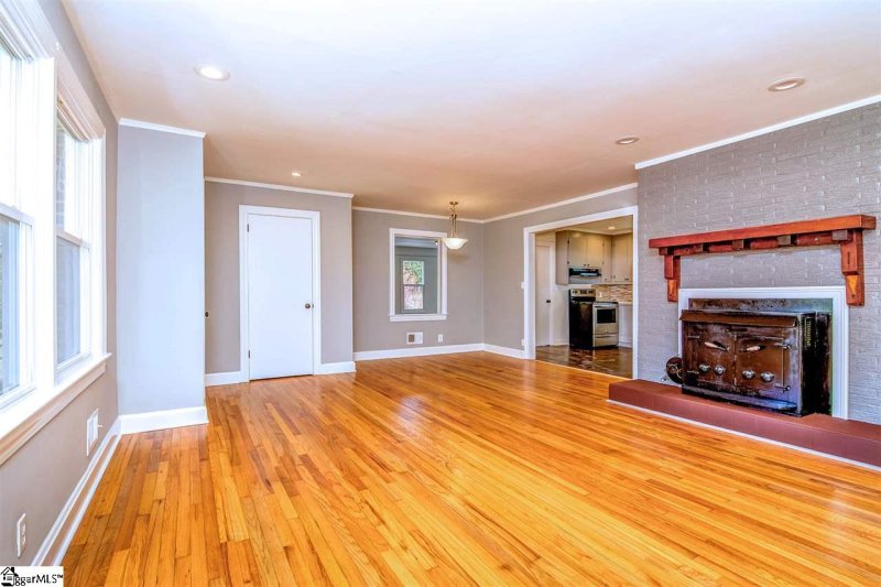 Property image 3 at 302 S Wingate Road, Greenville, SC 29605-5035