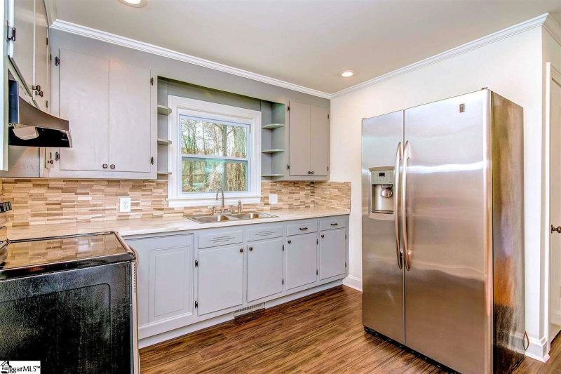 Property image 4 at 302 S Wingate Road, Greenville, SC 29605-5035