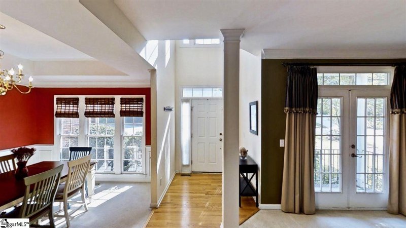 Property image 4 at 6 S Cedarbluff Court, Greer, SC 29650