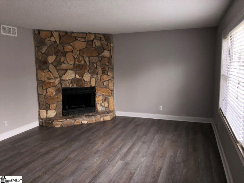 Property image 2 at 112 Shady Tree Drive, Taylors, SC 29687