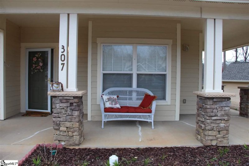 Property image 3 at 307 Shallow Drive, Taylors, SC 29687