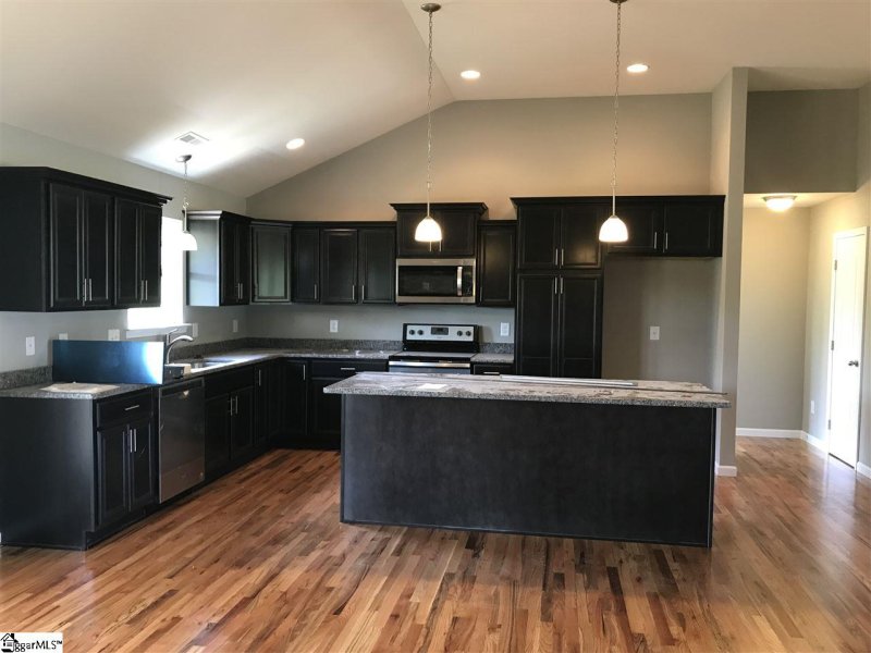 Property image 4 at 105 Millstone Drive, Campobello, SC 29322