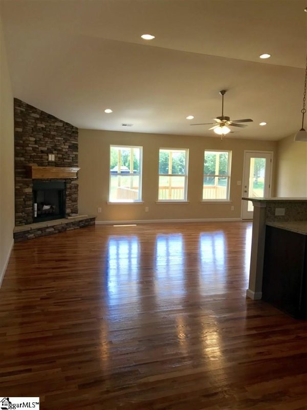 Property image 2 at 111 Millstone Drive, Campobello, SC 29322