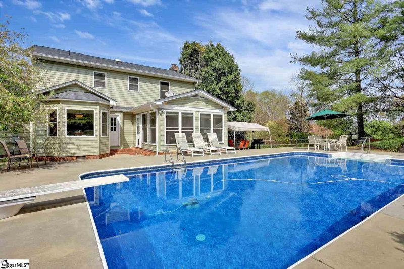 Property image 2 at 105 Williamsburg Drive, Greer, SC 29651