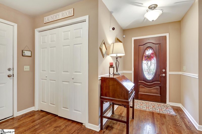 Property image 2 at 1 Old Oak Drive, Taylors, SC 29687