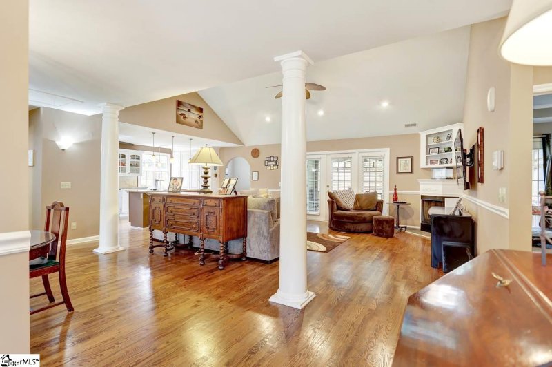 Property image 3 at 1 Old Oak Drive, Taylors, SC 29687