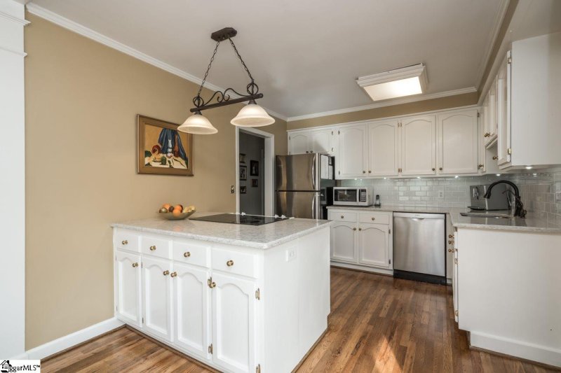 Property image 4 at 19 Greenwood Avenue, Greenville, SC 29615