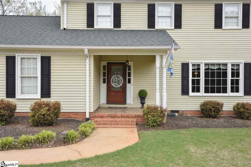 Property image 2 at 301 Briarwood Drive, Simpsonville, SC 29681