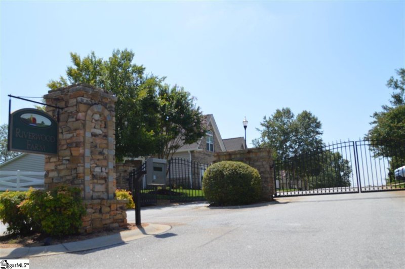 Property image 5 of 419 Clare Bank Drive in Riverwood Farm, Greer, SC 29651