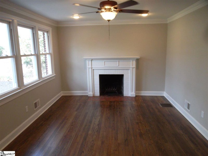 Property image 2 at 8 Bidwell Street, Taylors, SC 29687