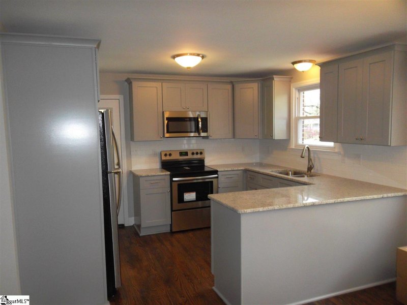 Property image 4 at 8 Bidwell Street, Taylors, SC 29687