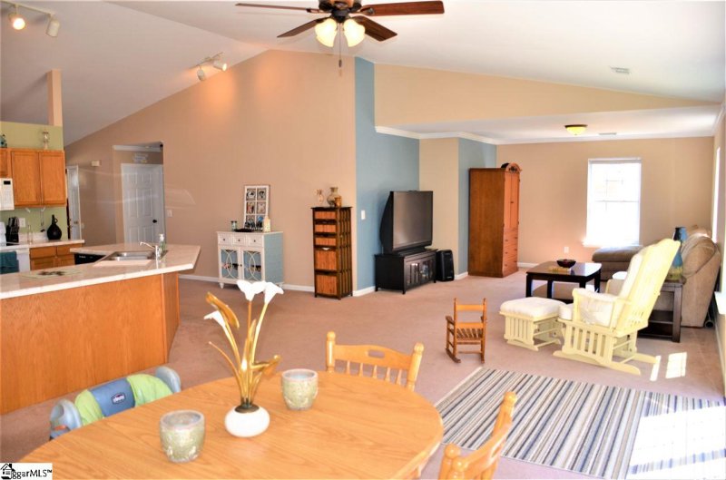 Property image 5 at 400 Crescentwood Court, Taylors, SC 29687