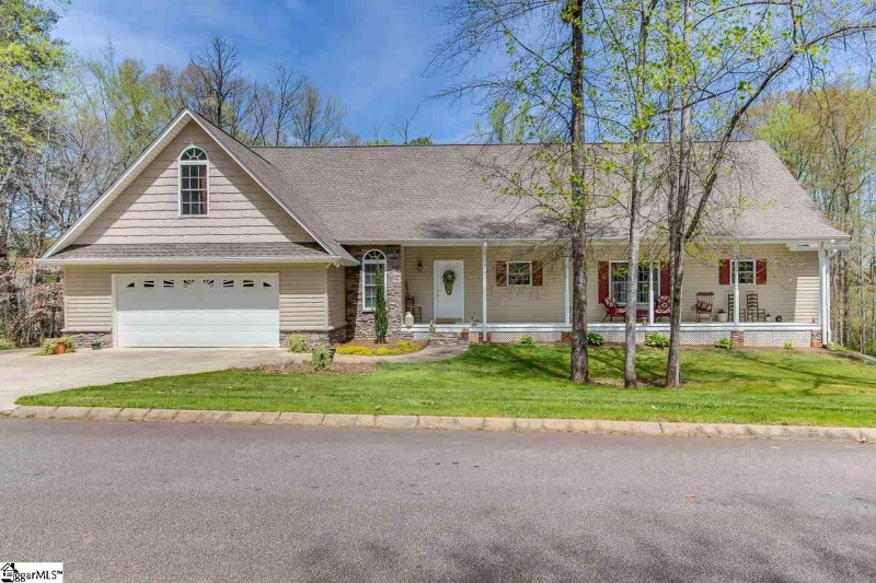 201 Fairforest Way