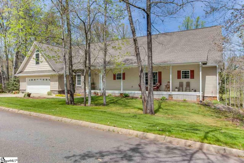 Property image 2 at 201 Fairforest Way, Pickens, SC 29671