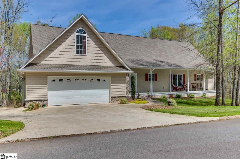 Property image 3 at 201 Fairforest Way, Pickens, SC 29671