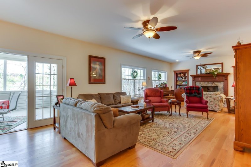 Property image 4 at 201 Fairforest Way, Pickens, SC 29671