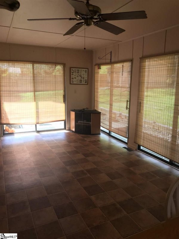 Property image 3 at 9 Coral Drive, Taylors, SC 29687