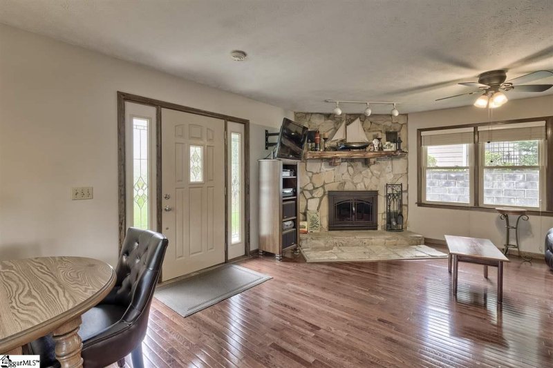 Property image 4 at 107 Forestdale Drive, Taylors, SC 29687