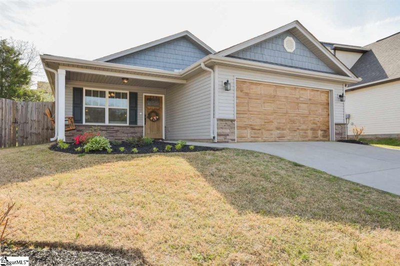 Property image 2 at 208 Summerlea Lane, Greer, SC 29651