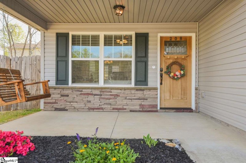 Property image 3 at 208 Summerlea Lane, Greer, SC 29651
