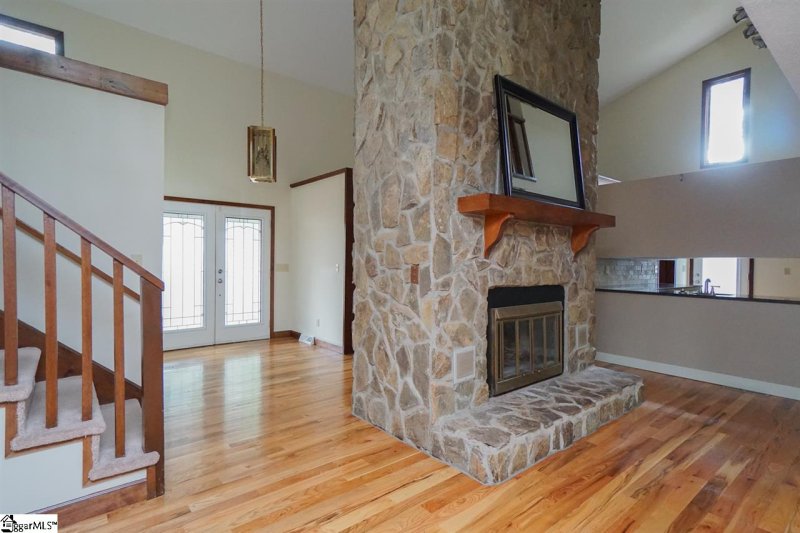 Property image 3 at 214 Gilderbrook Road, Greenville, SC 29615