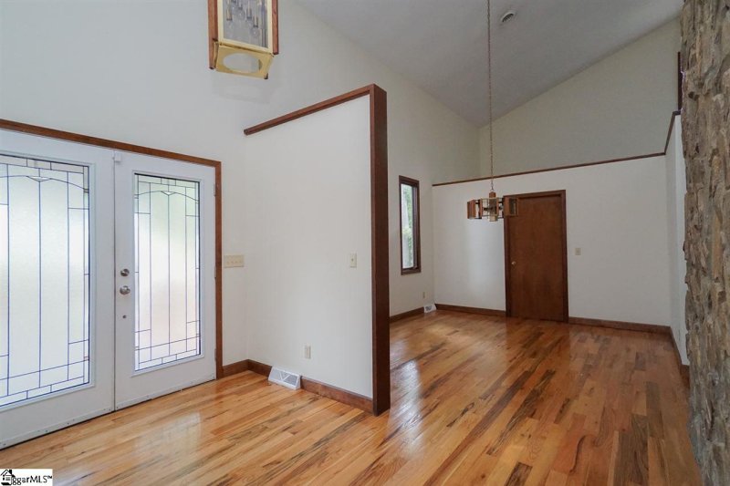 Property image 4 at 214 Gilderbrook Road, Greenville, SC 29615