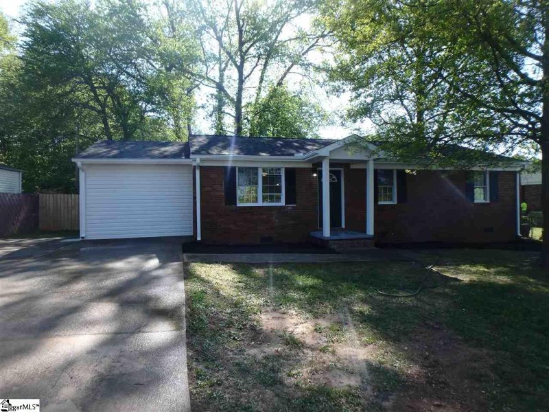 Property image 2 at 4 Blossom Drive, Greenville, SC 29605-4907