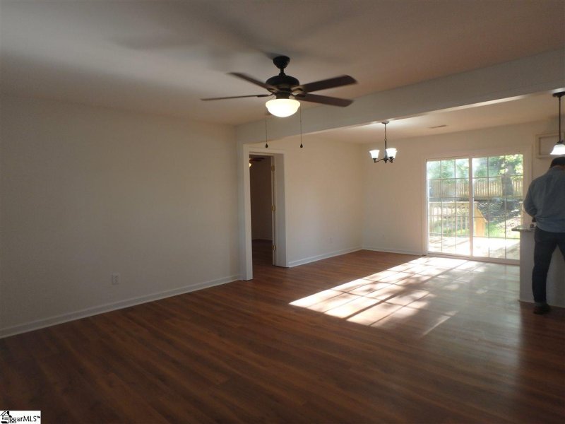 Property image 4 at 4 Blossom Drive, Greenville, SC 29605-4907