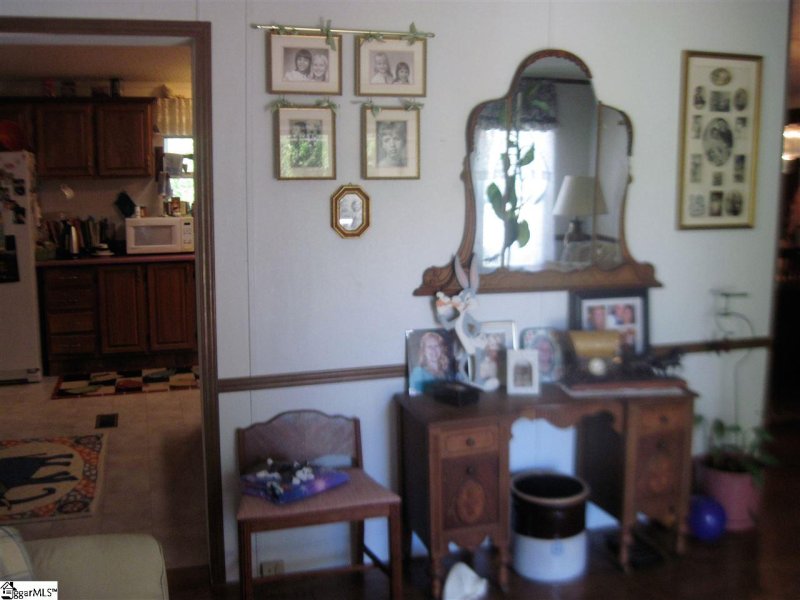 Property image 3 at 207 Country Walk Lane, Simpsonville, SC 29680-6896