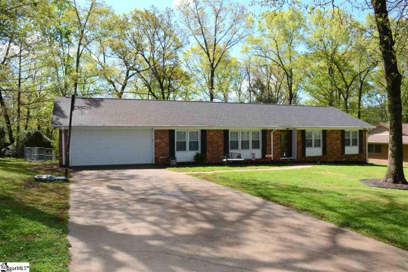Property image 2 at 105 Wood Heights Avenue, Taylors, SC 29687