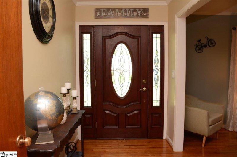 Property image 3 at 105 Wood Heights Avenue, Taylors, SC 29687