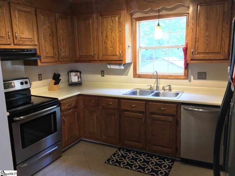 Property image 5 at 8 Lantern Lane, Greer, SC 29651