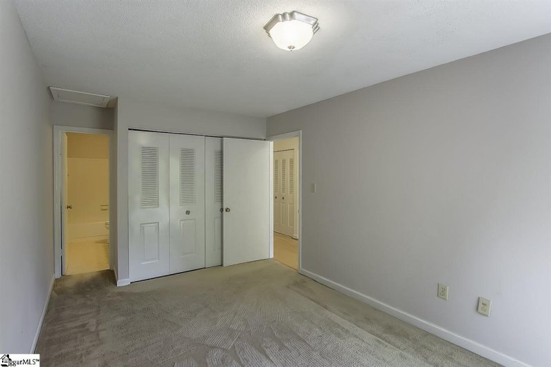 Property image 5 at 112 Royal Court, Greenville, SC 29611