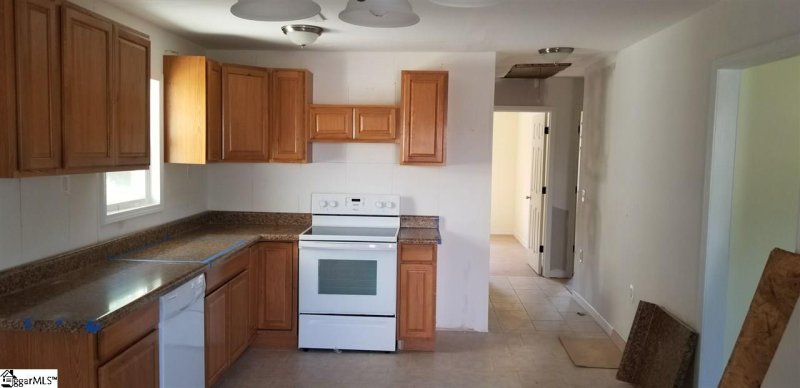 Property image 3 at 307 Blossom Drive, Greenville, SC 29605
