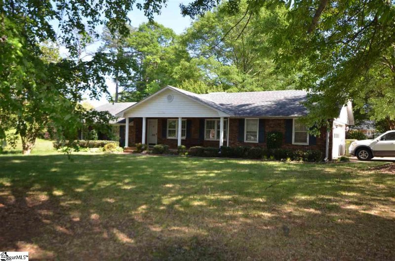Property image 2 at 422 Wedgewood Drive, Boiling Springs, SC 29316