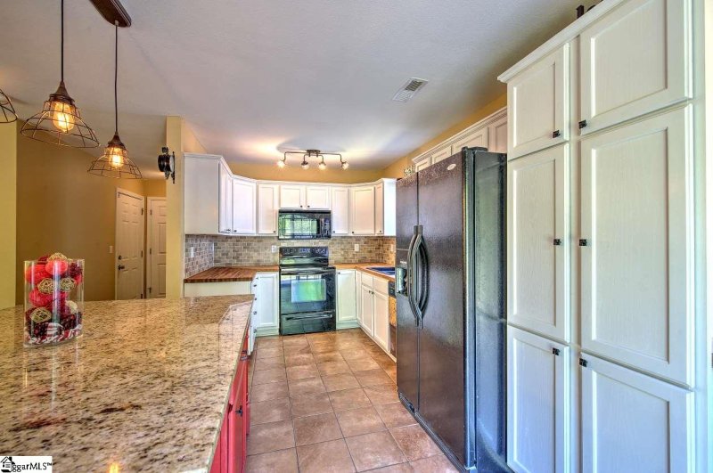 Property image 3 at 41 Birdsong Lane, Taylors, SC 29687