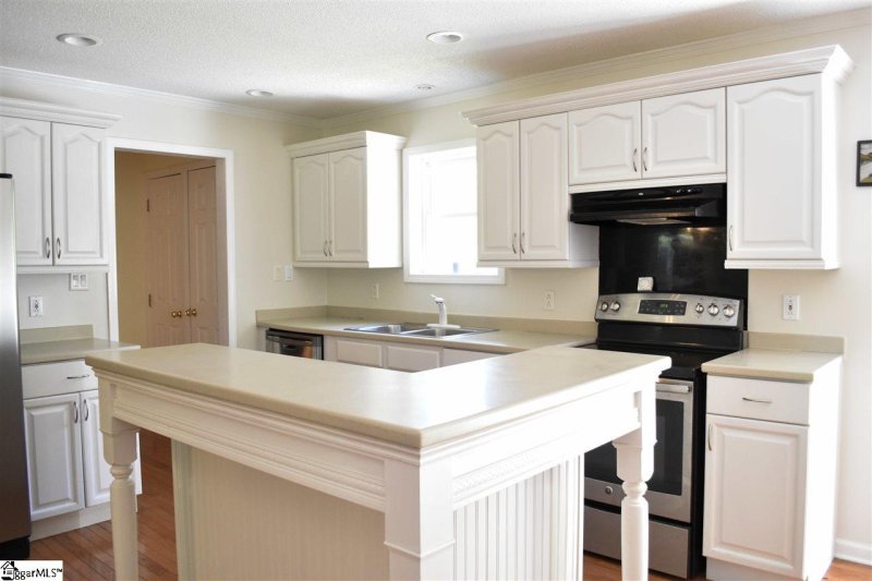 Property image 4 at 116 E Commodore Drive, Cross Hill, SC 29332