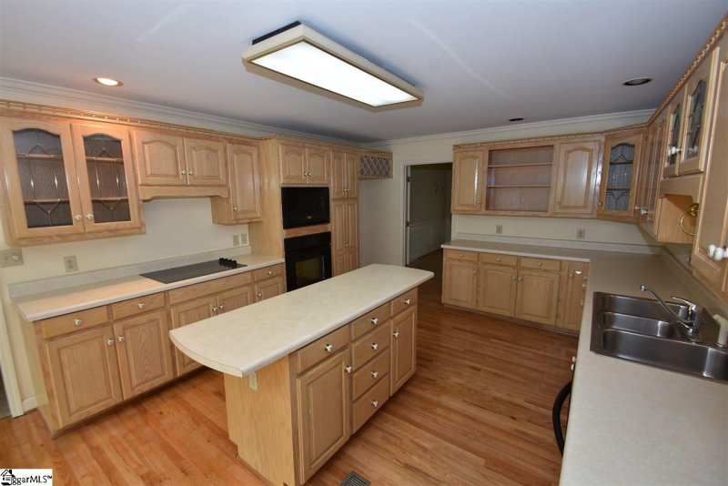 Property image 4 at 107 W Hackney Road, Greer, SC 29650