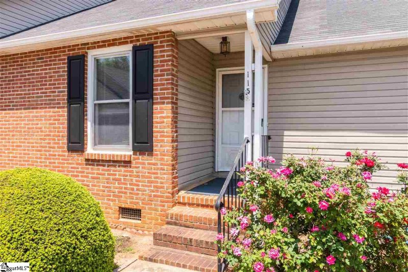 Property image 2 at 115 Daniel Court, Mauldin, SC 29662