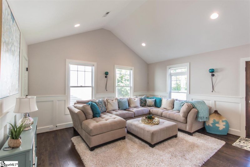 Property image 2 at 110 MOULTRIE Street, Greenville, SC 29605