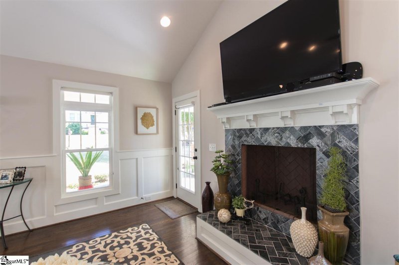 Property image 4 at 110 MOULTRIE Street, Greenville, SC 29605