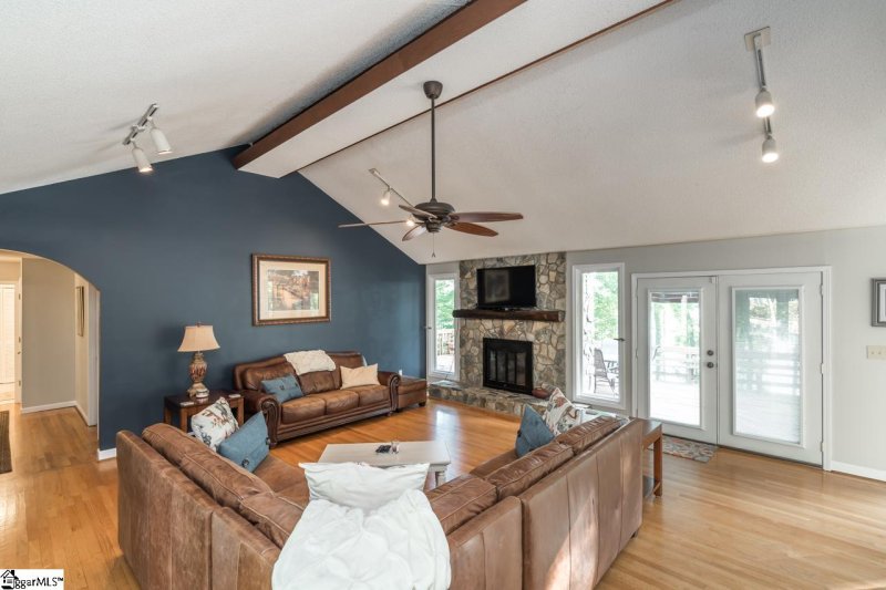 Property image 2 at 706 Lakewinds Boulevard, Inman, SC 29349