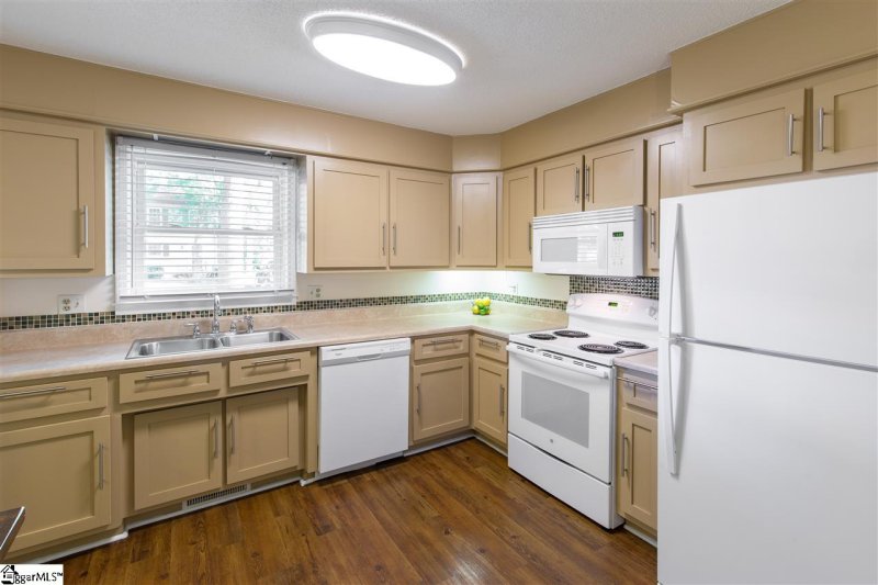 Property image 4 at 108 Village Court, Greer, SC 29651