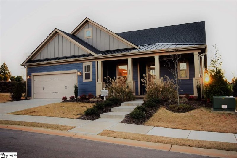 Property image 2 at 208 Red Leaf Lane, Simpsonville, SC 29680