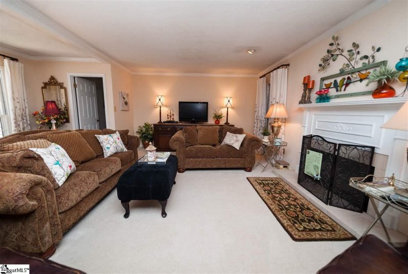 Property image 2 at 900 Sussex Court, Spartanburg, SC 29301